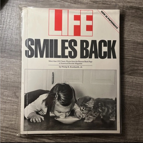 Other - Life Smiles Back - Paperback By Philip B. Kunhardt Jr.